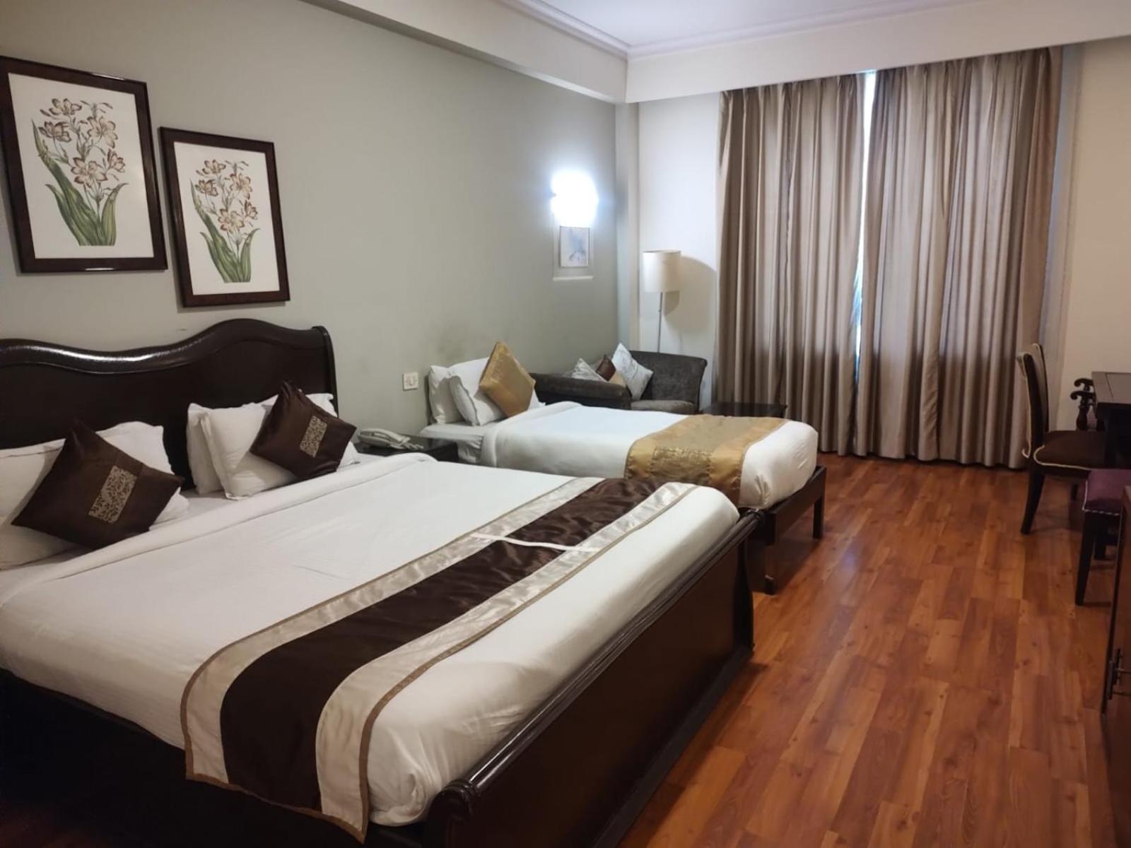 Luxera Hotels & Resorts Нью-Дели Экстерьер фото