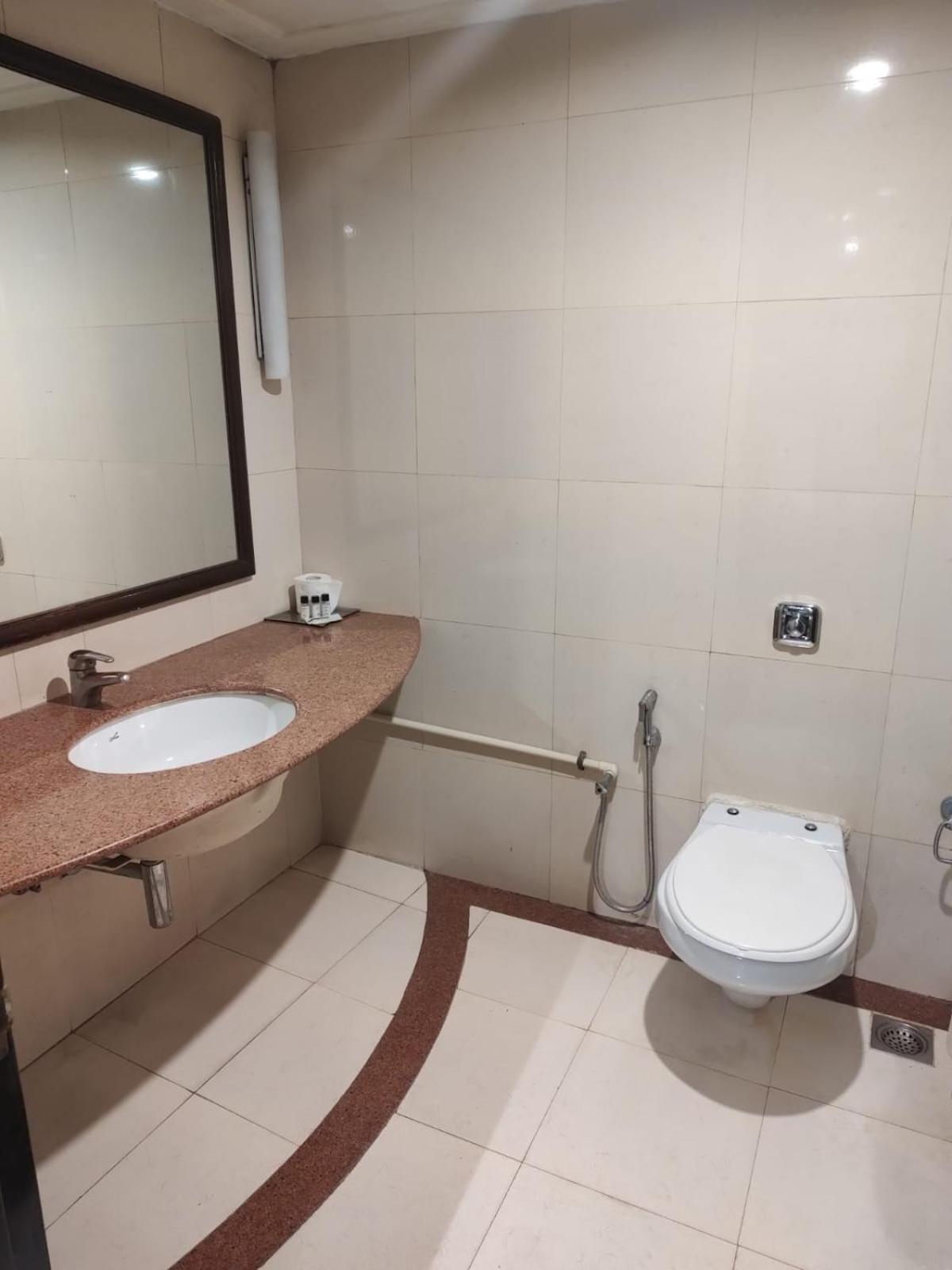 Luxera Hotels & Resorts Нью-Дели Экстерьер фото