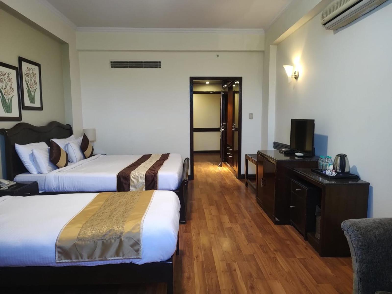 Luxera Hotels & Resorts Нью-Дели Экстерьер фото