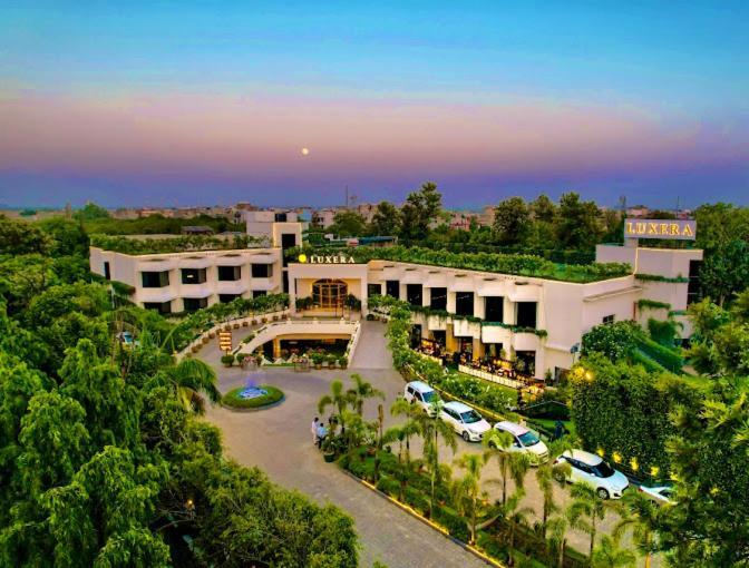 Luxera Hotels & Resorts Нью-Дели Экстерьер фото